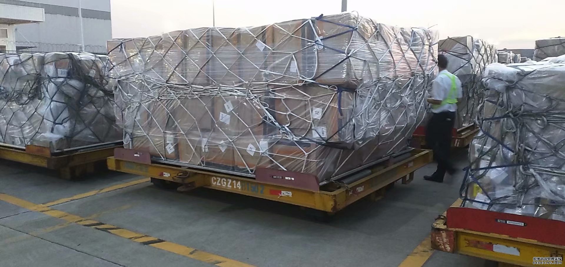 上海到国内空运物流当天件