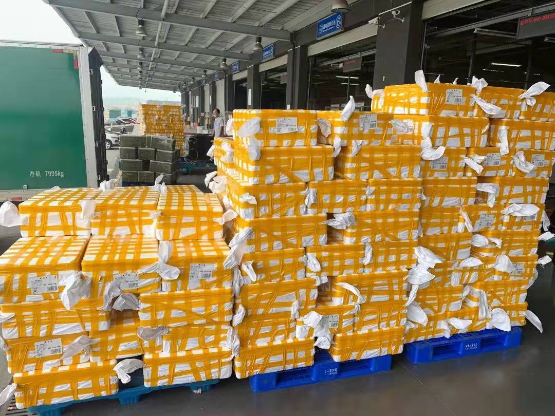 腊八节后的上海机场货运货物增多