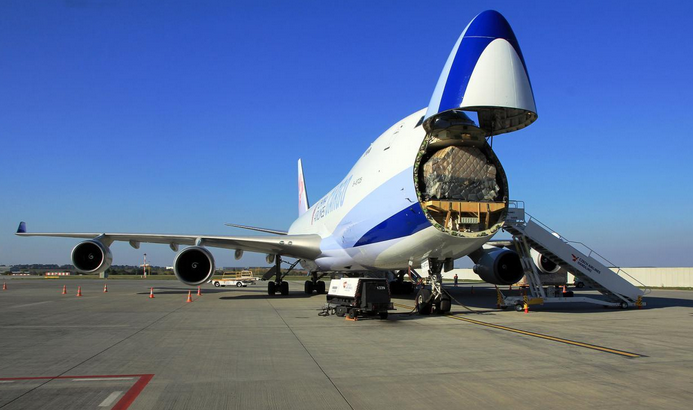 深圳机场空运处夜里发航空急件