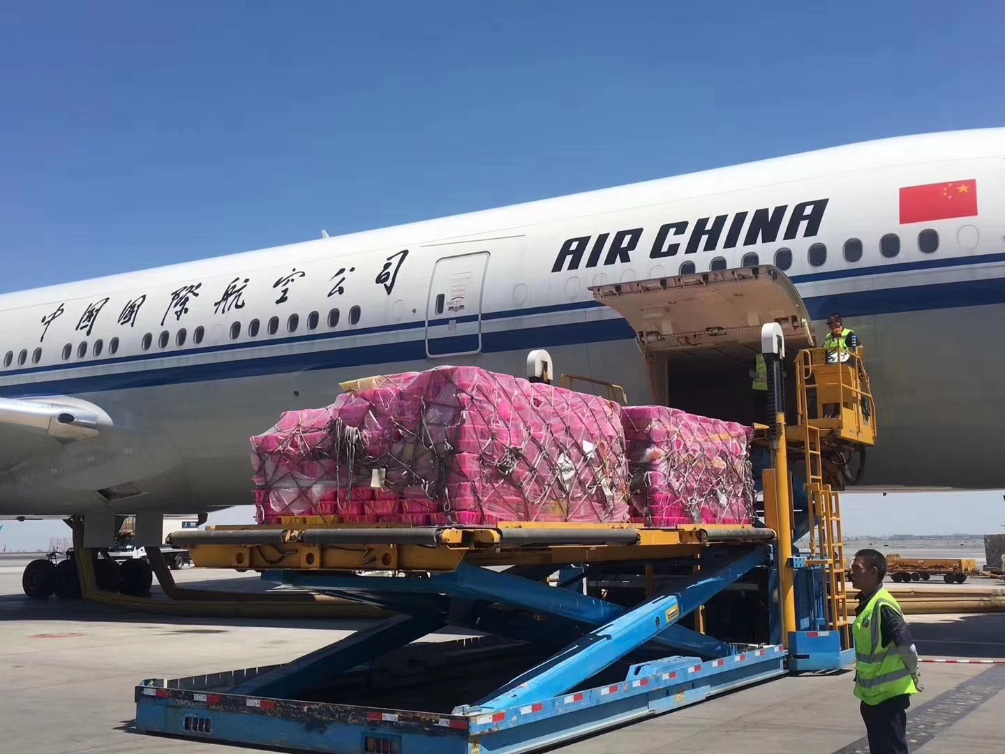 在上海机场发国航货运需要提前多久到机场？